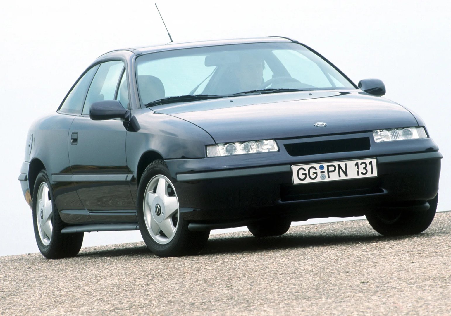 Opel_Calibra_1_generation__Coupe__9.jpg
