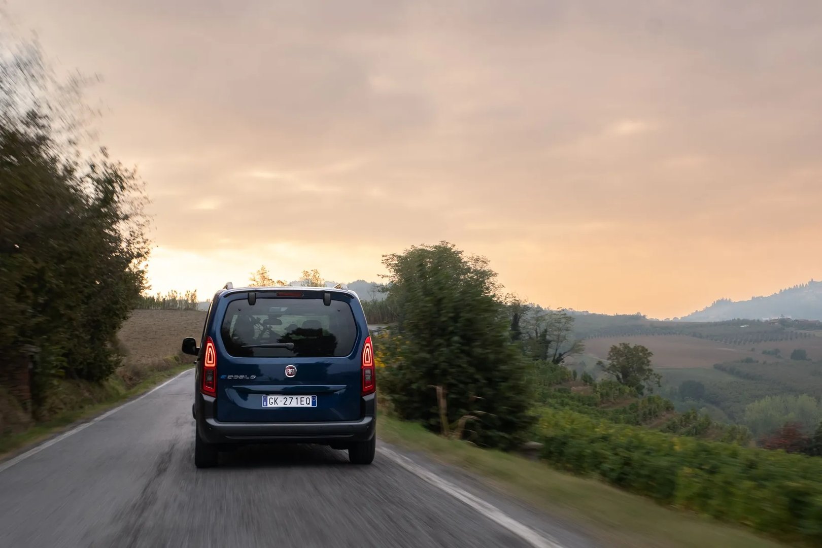 Fiat_Doblo_3_generation__Compact_Van__12.jpg