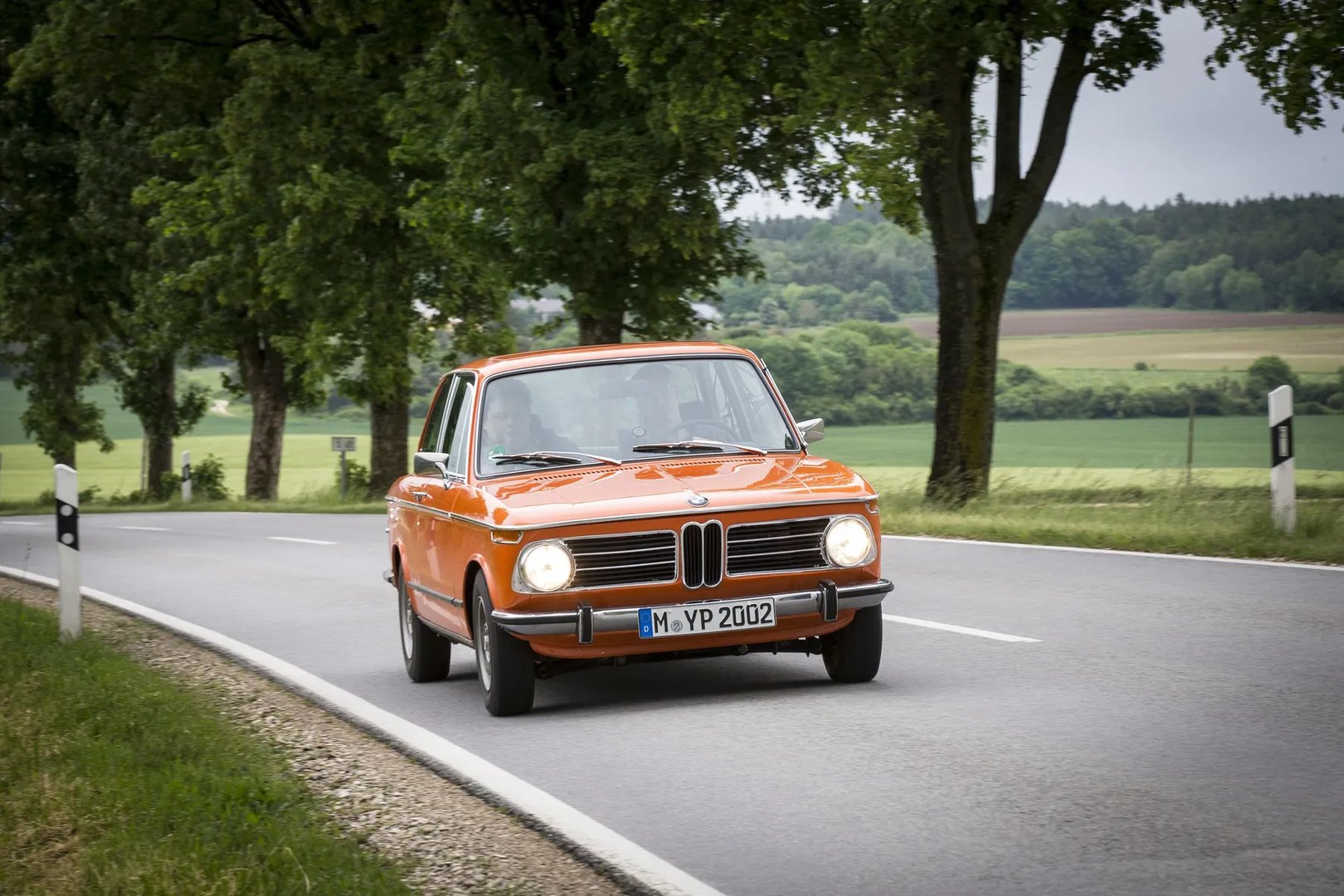 BMW_02_(E10)_1_generation__Sedan_2-doors__6.jpg