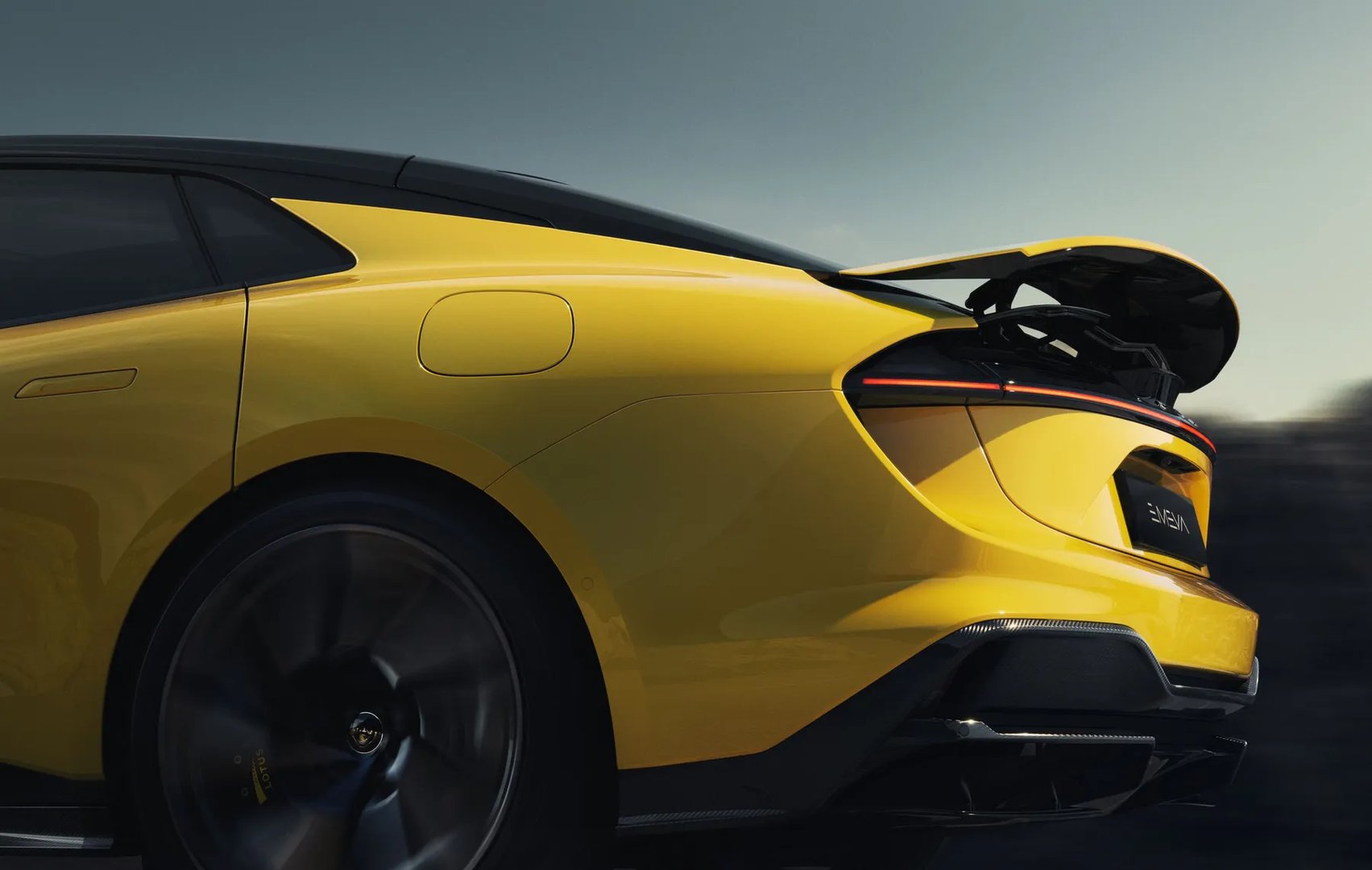 Lotus_Emeya_1_generation__Liftback__5.jpg