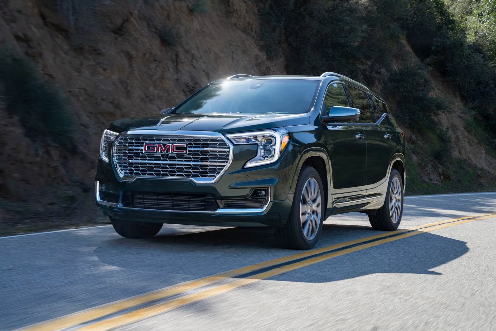 GMC_Terrain_2_generation_restyling_1__SUV_5-doors__5.jpg