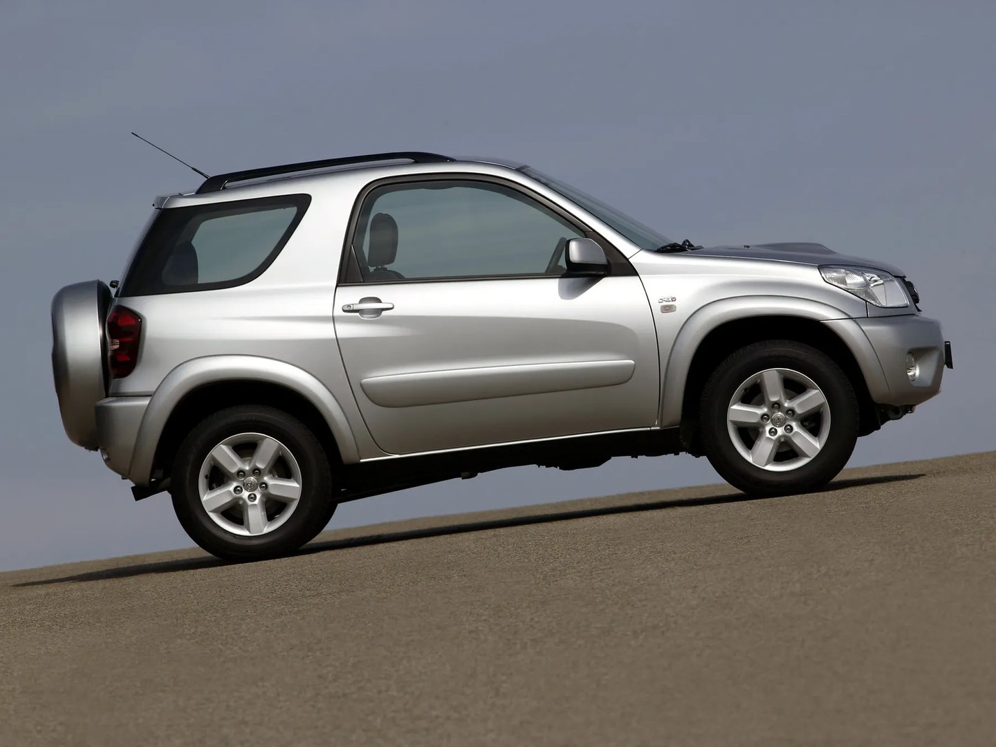 Toyota_RAV4_2_generation_restyling__SUV_3-doors__4.jpg