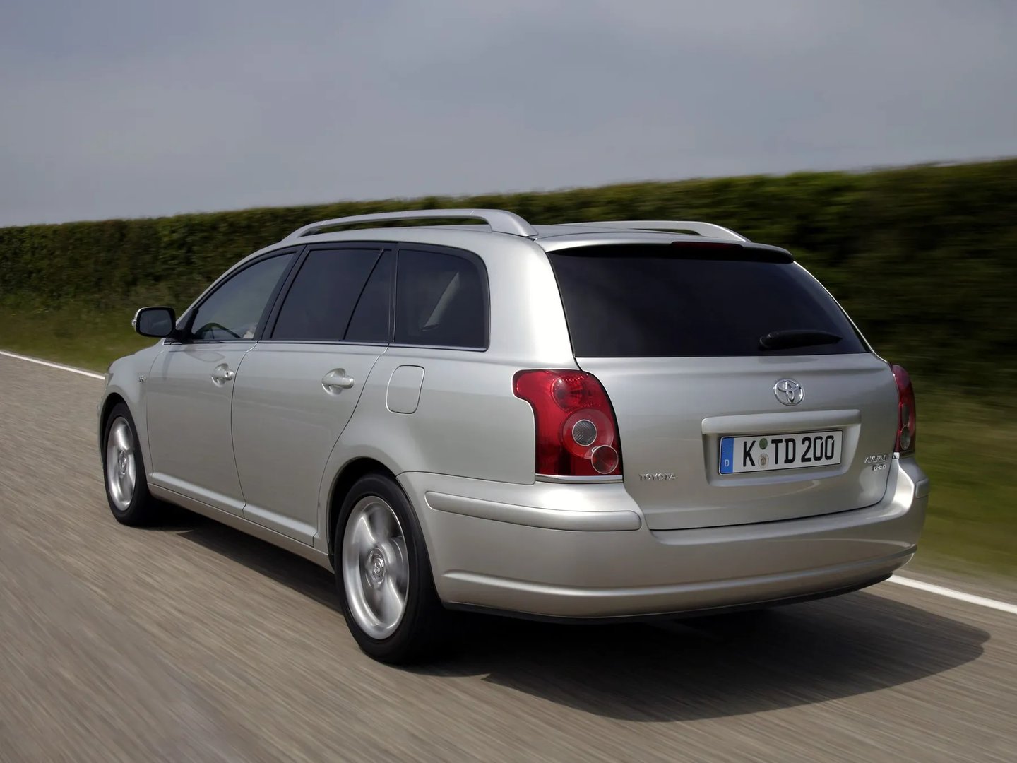 Toyota_Avensis_2_generation_restyling__Estate_5-door__5.jpg
