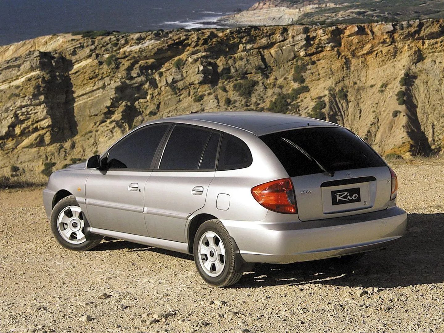 Kia_Rio_1_generation_restyling__Estate_5-door__7.jpg