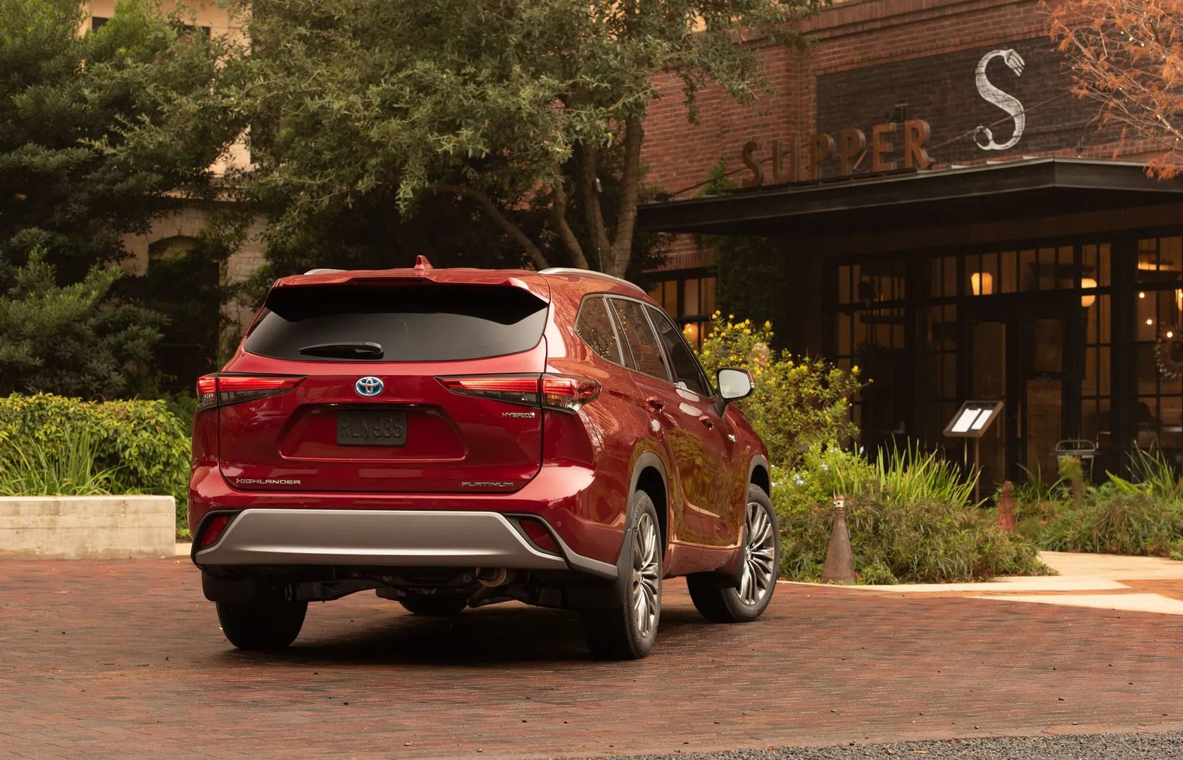 Toyota_Highlander_4_generation__SUV_5-doors__2.jpg