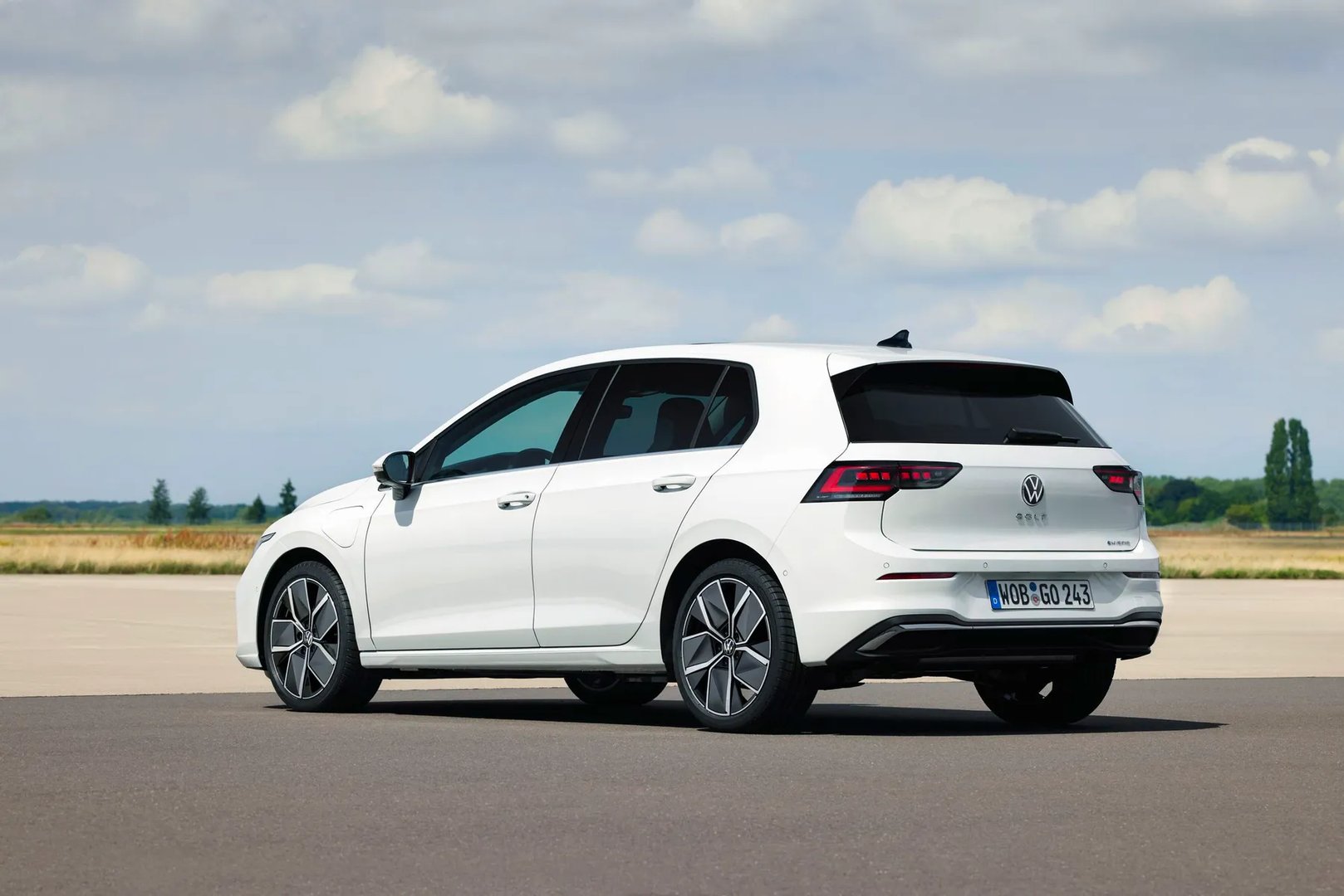 Volkswagen_Golf_8_generation_restyling__Hatchback_5-door__11.jpg