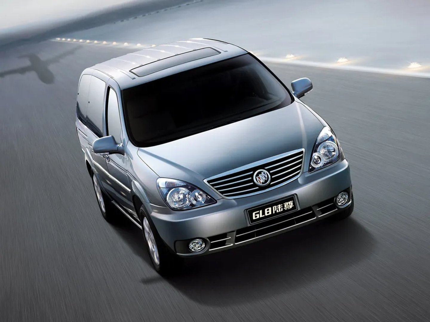 Buick_GL8_1_generation__Minivan__1.jpg