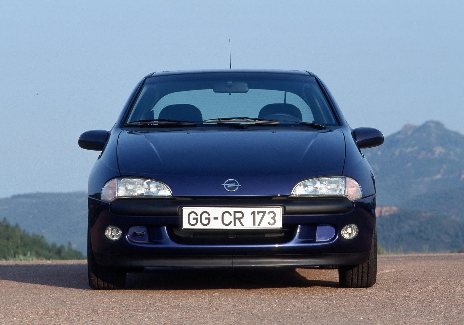 Opel_Tigra_1_generation__Coupe__13.jpg