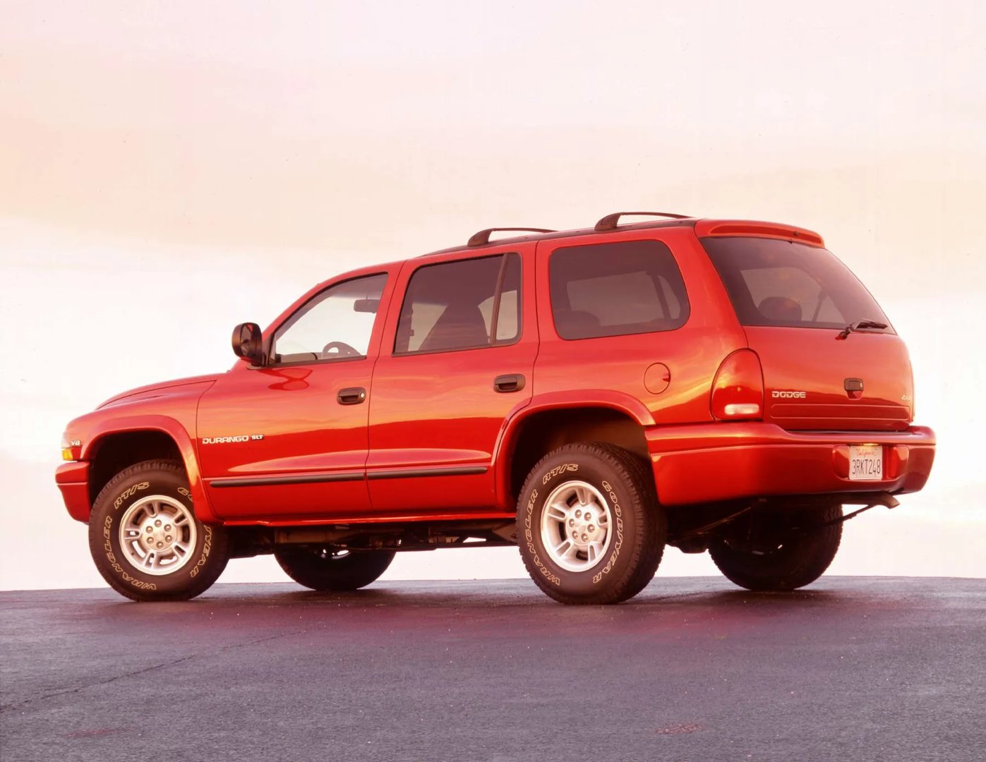 Dodge_Durango_1_generation__SUV_5-doors__1.jpg