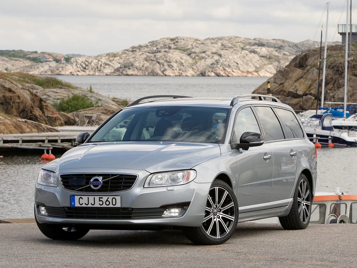 Volvo_V70_3_generation_restyling__Estate_5-door__4.jpg