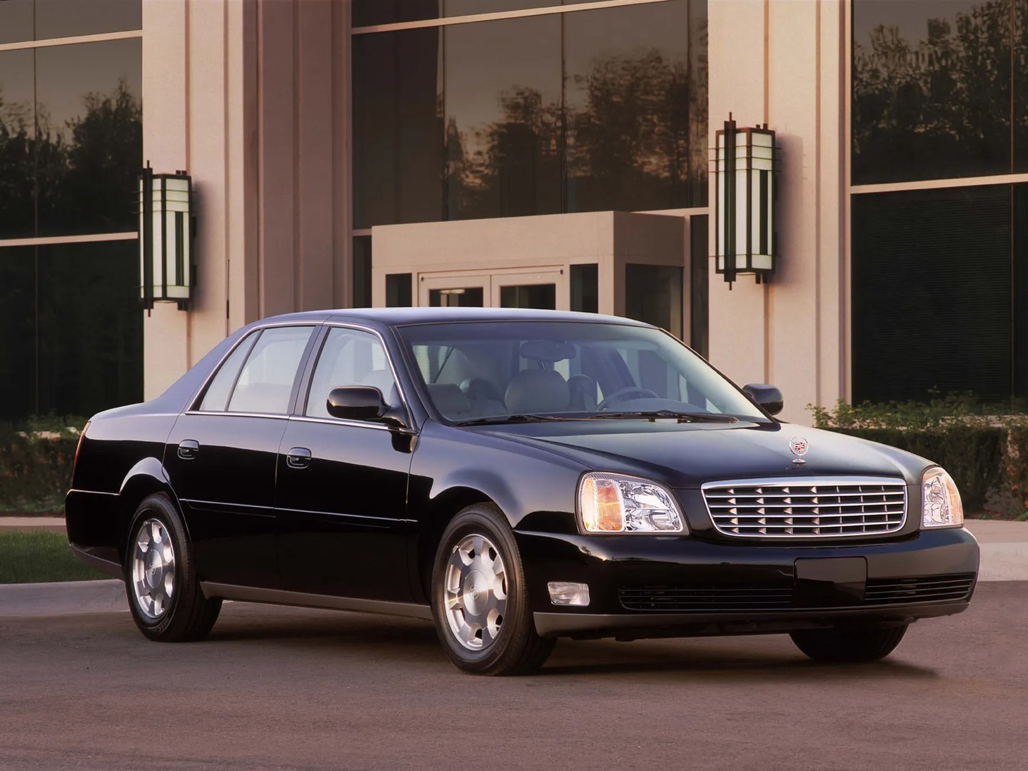 Cadillac_DeVille_8_generation__Sedan__1.jpg