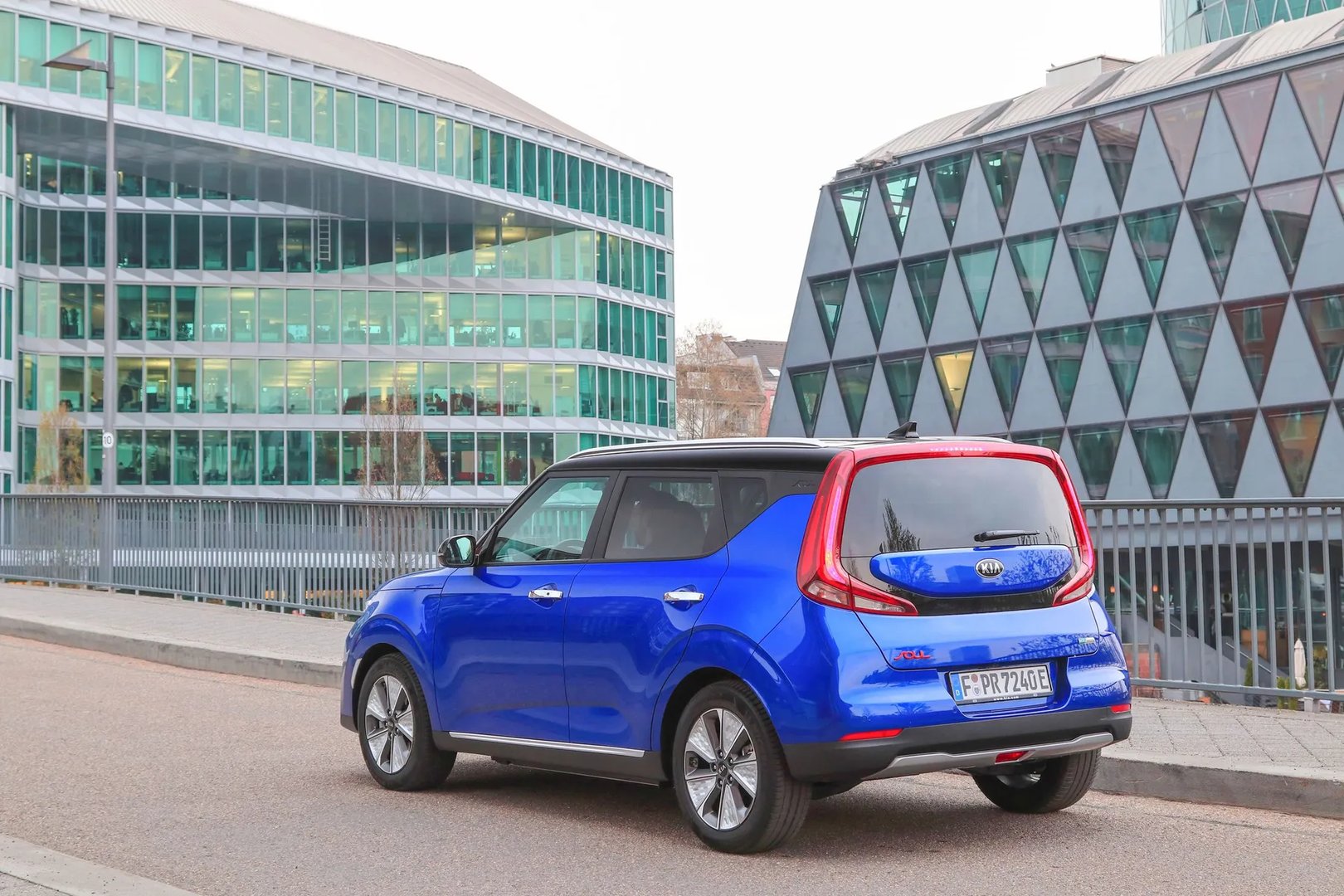 Kia_Soul_EV_2_generation__Hatchback_5-door__2.jpg