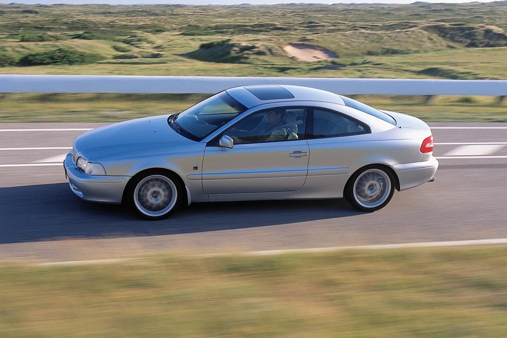 Volvo_C70_1_generation__Coupe__10.jpg