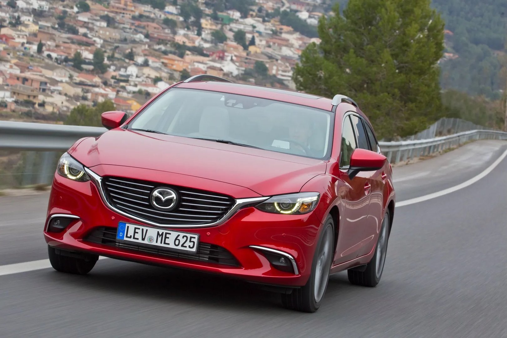 Mazda_6_3_generation_restyling__Estate_5-door__2.jpg
