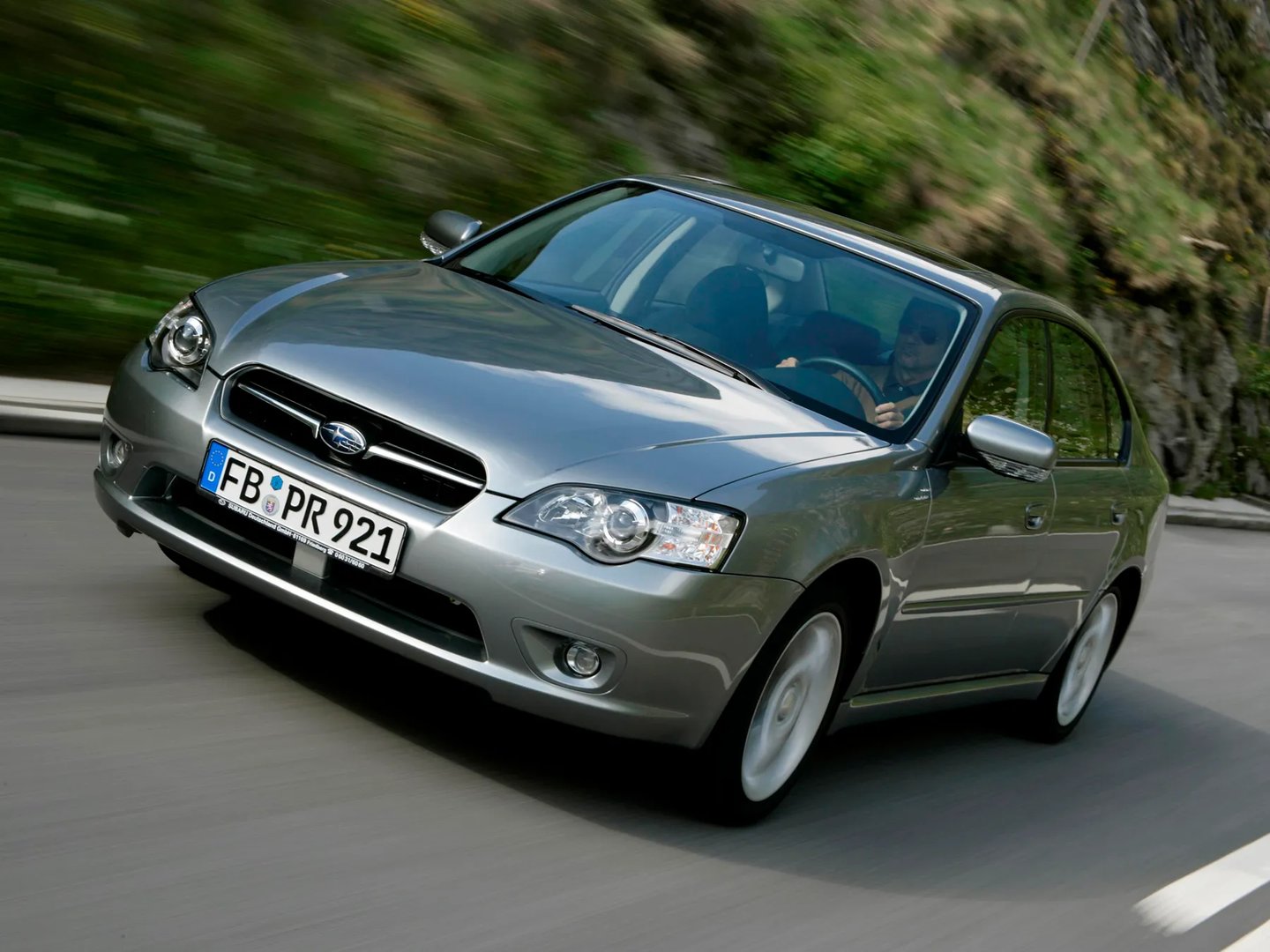 Subaru_Legacy_4_generation__Sedan__1.jpg