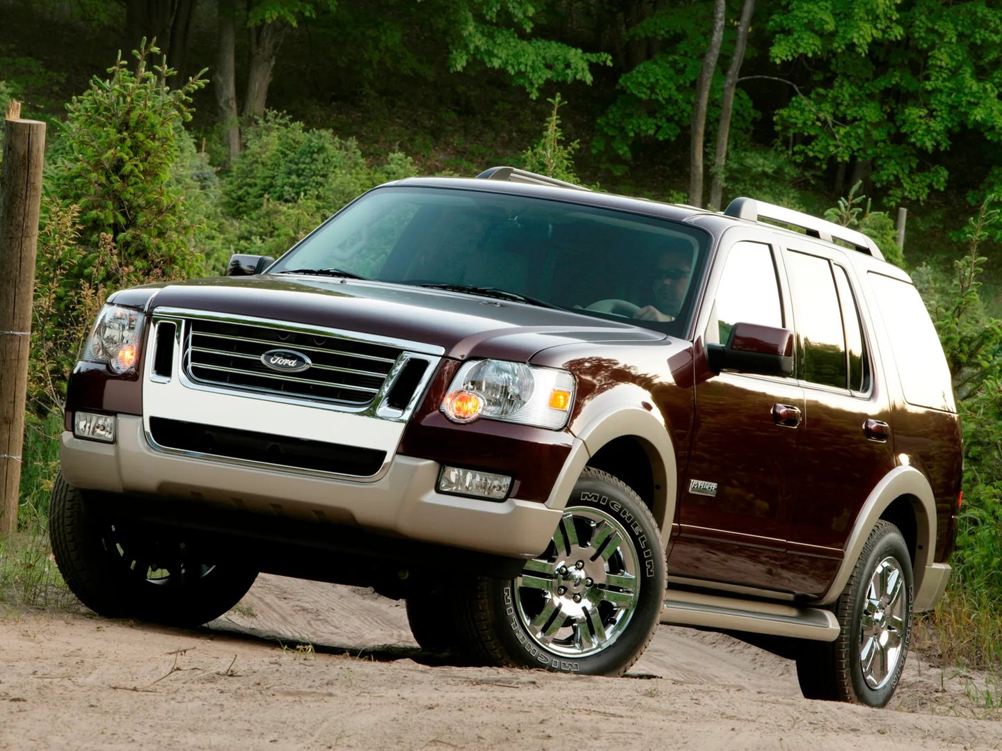 Ford_Explorer_4_generation__SUV_5-doors__5.jpg