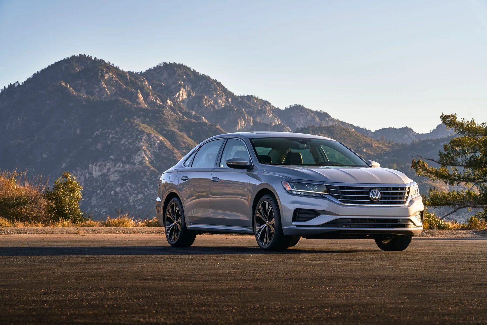 Volkswagen_Passat_(USA)_1_generation_restyling_2__Sedan__2.jpg