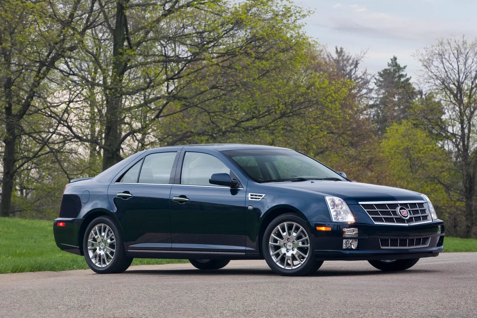 Cadillac_STS_1_generation_restyling__Sedan__6.jpg