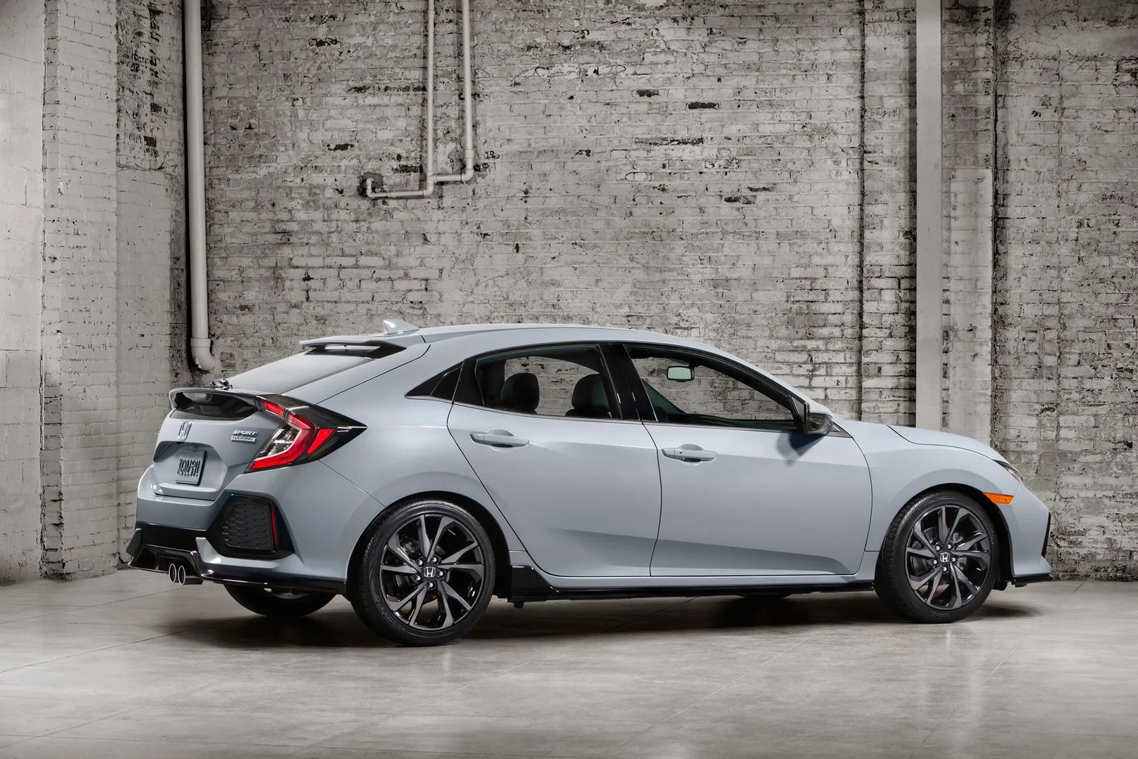 Honda_Civic_(USA)_10_generation__Hatchback_5-door__1.jpg
