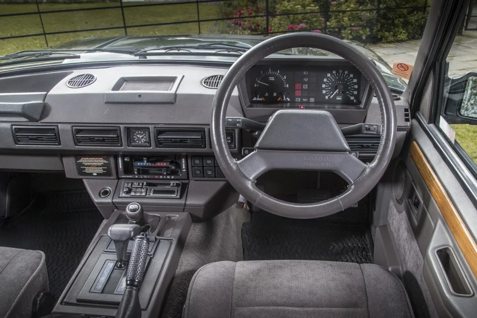 Land Rover_Range_Rover_1_generation__SUV_5-doors__10.jpg