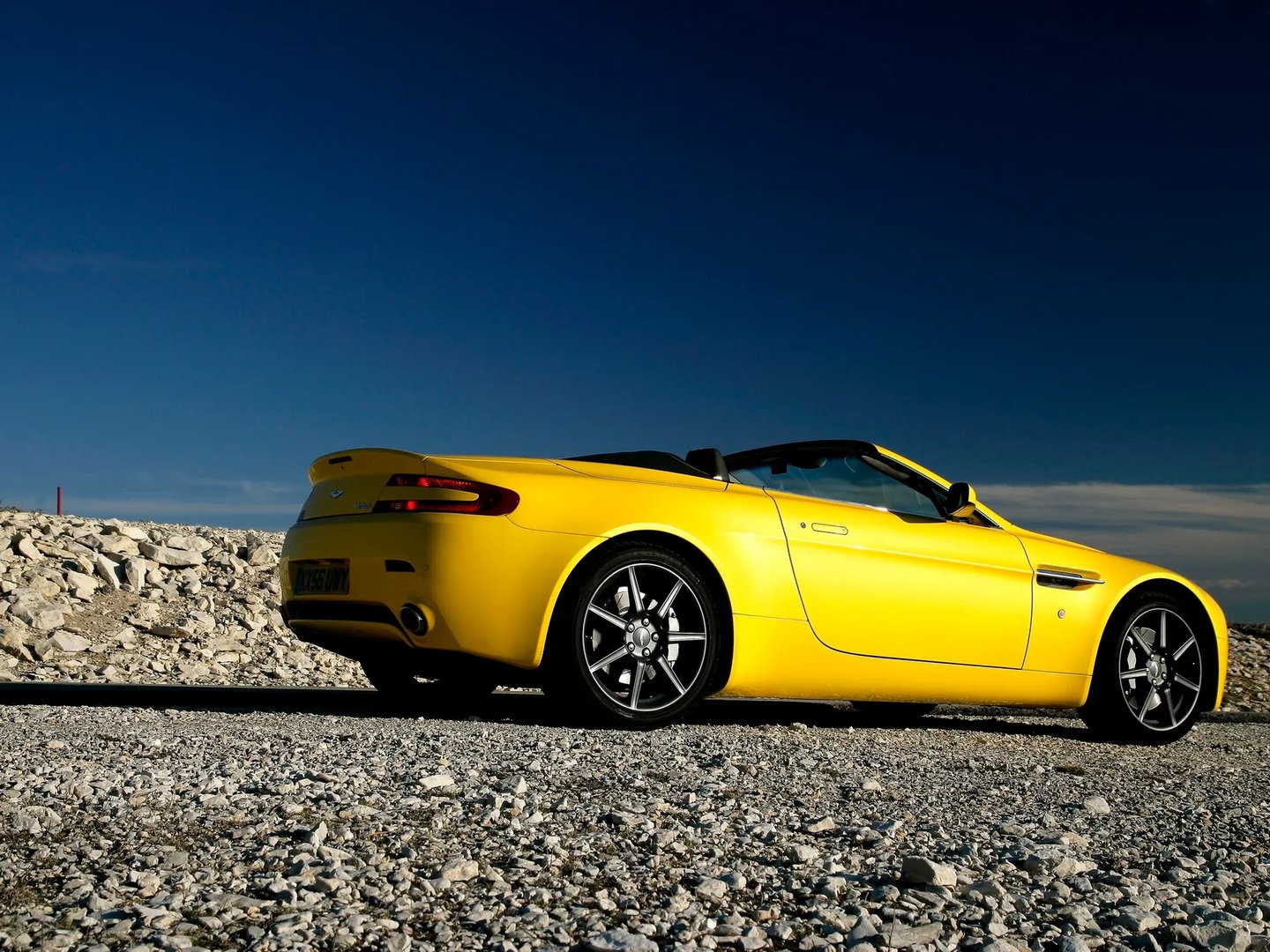 Aston Martin_Vantage_3_generation__Roadster__2.jpg