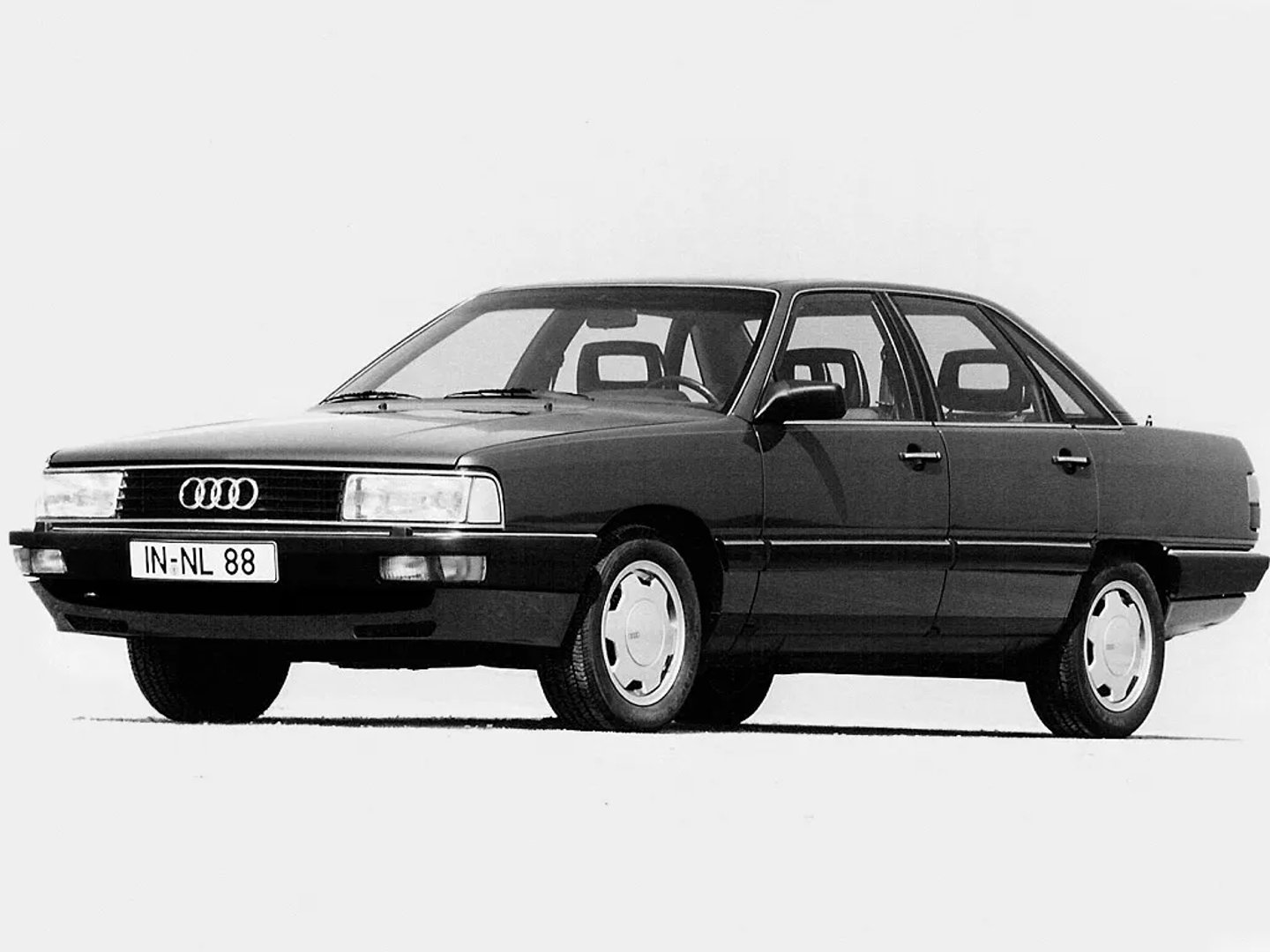 Audi 200 2 generation  Sedan