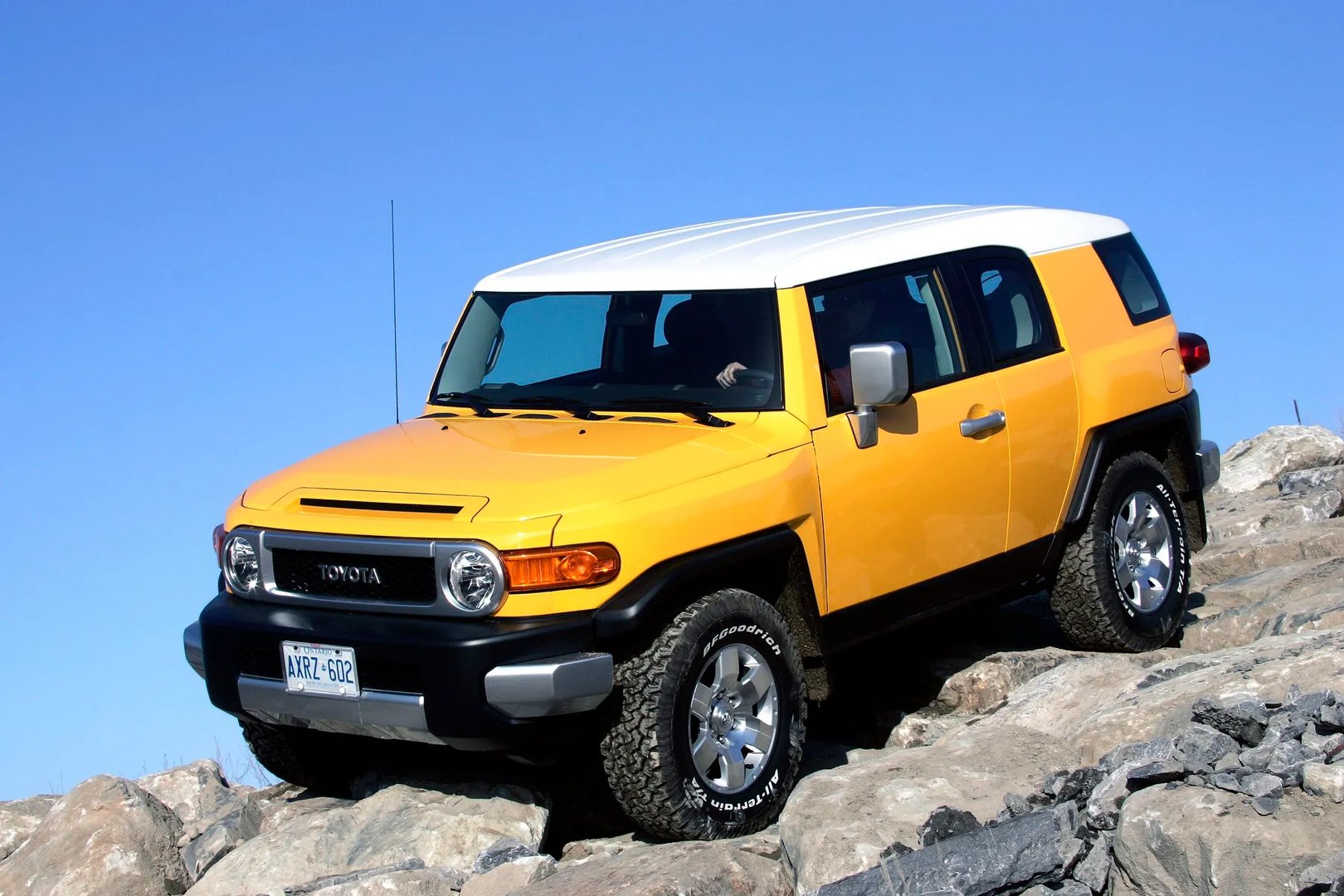 Toyota_FJ_Cruiser_1_generation__SUV_5-doors__2.jpg