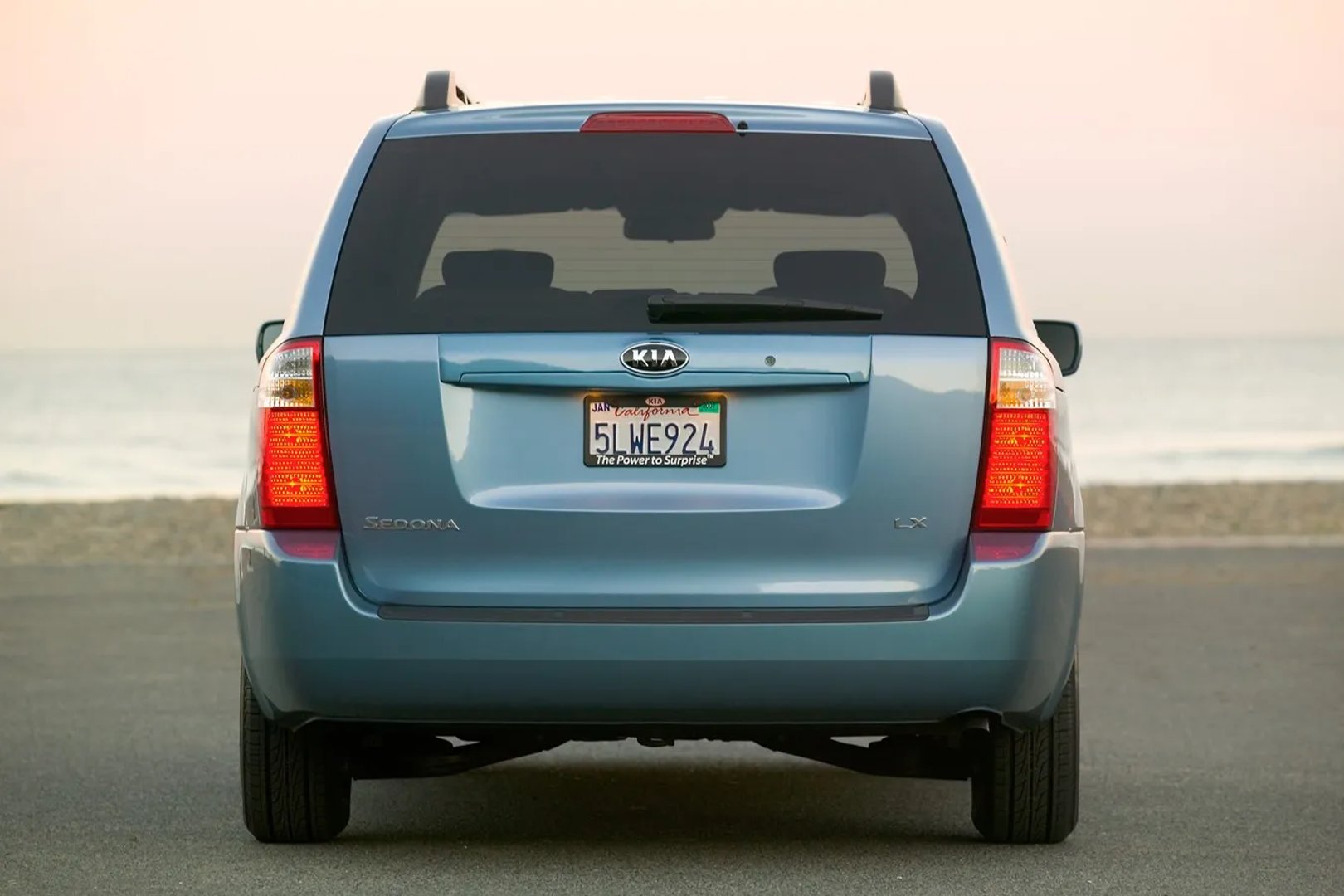 Kia_Sedona_2_generation__Minivan__6.jpg
