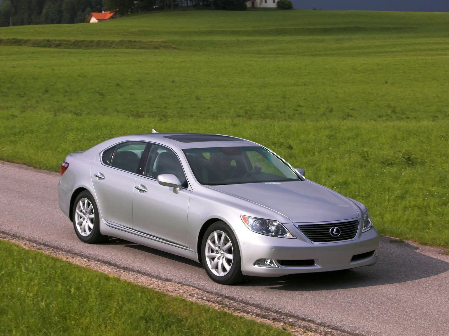 Lexus_LS_4_generation__Sedan__10.jpg
