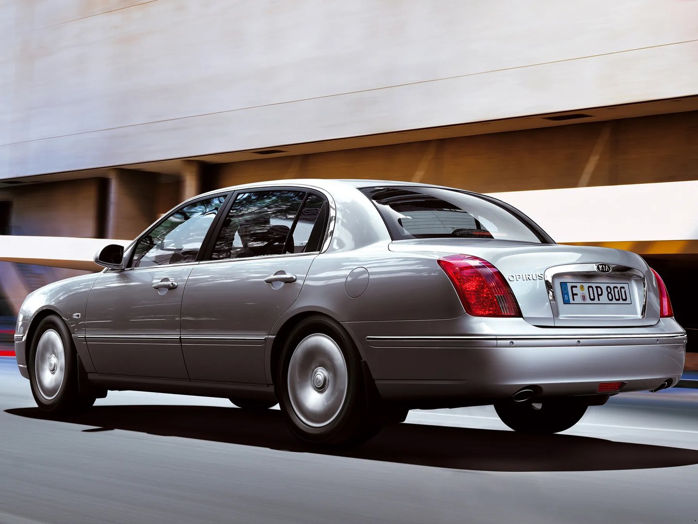 Kia_Opirus_1_generation_restyling__Sedan__5.jpg