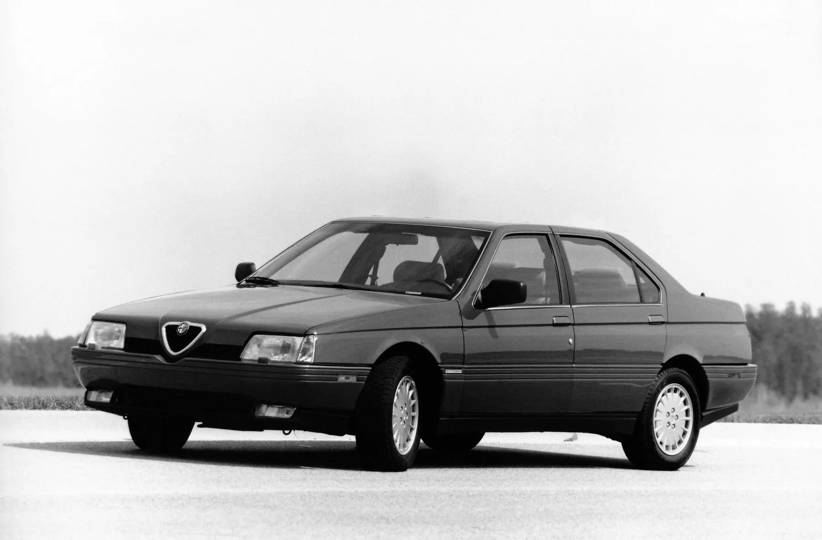 Alfa Romeo_164_1_generation__Sedan__7.jpg
