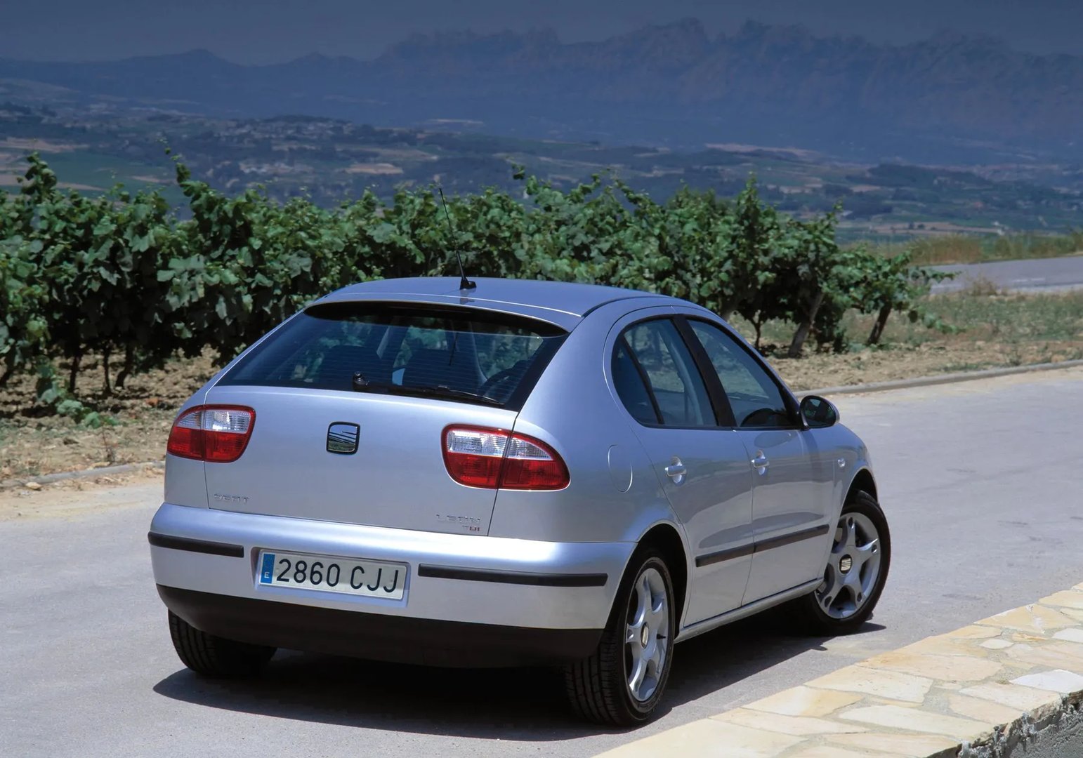 SEAT_Leon_1_generation__Hatchback_5-door__9.jpg