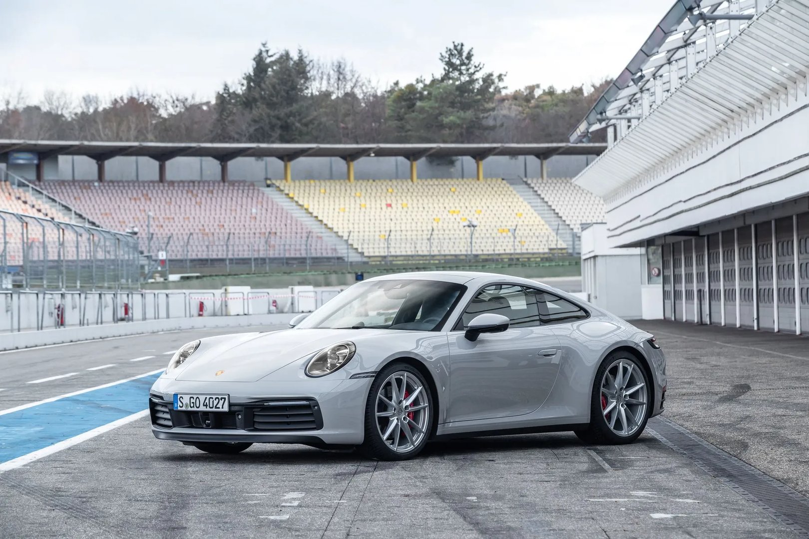 Porsche_911_8_generation__Coupe__3.jpg