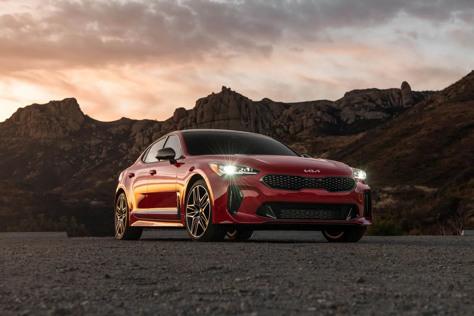 Kia_Stinger_1_generation_restyling_1__Liftback__4.jpg