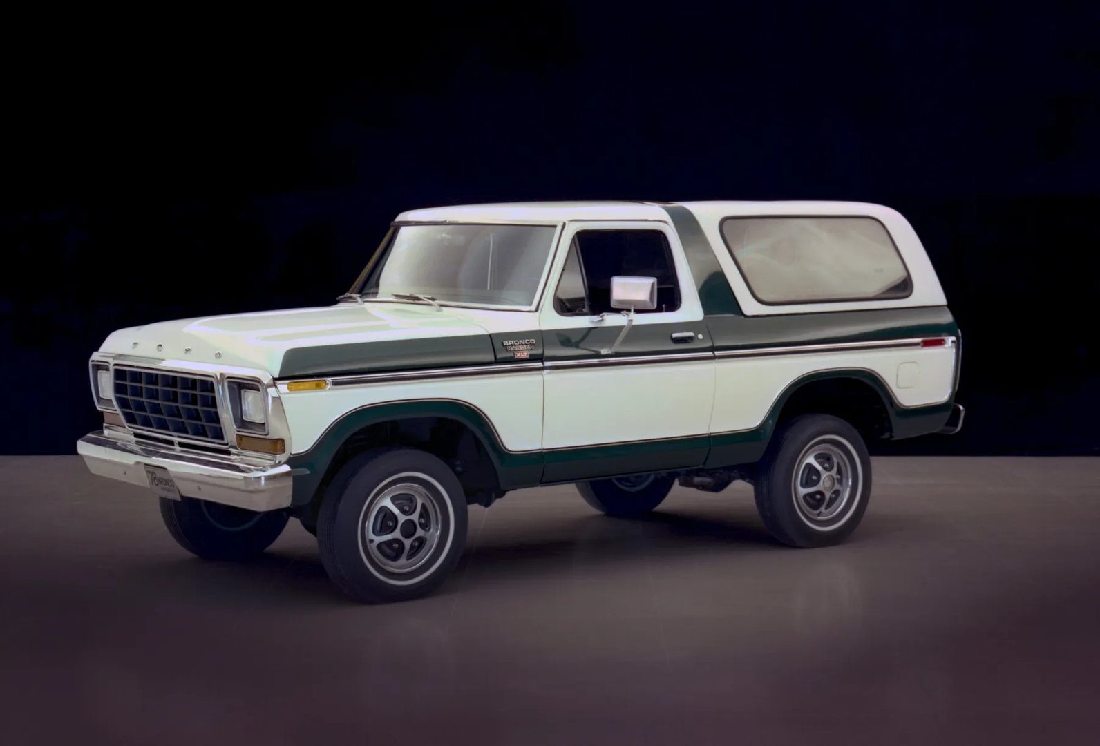 Ford_Bronco_2_generation__SUV_3-doors__5.jpg