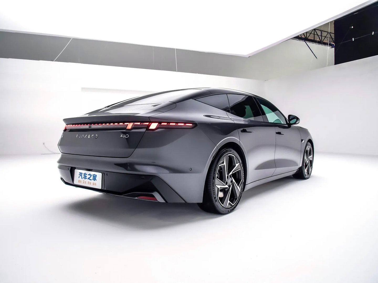 lynkco_Z10_1_generation__Sedan__9.jpg