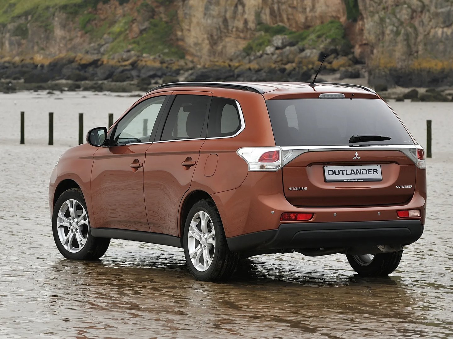 Mitsubishi_Outlander_3_generation__SUV_5-doors__5.jpg