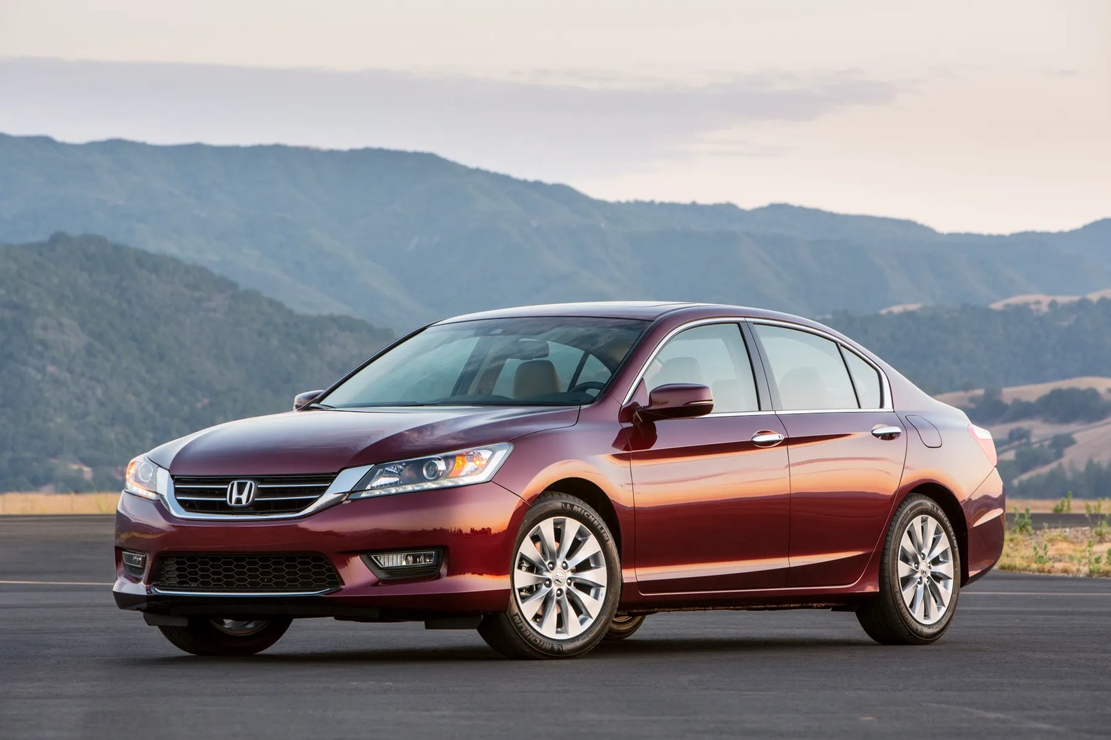 Honda_Accord_(USA)_9_generation__Sedan__3.jpg