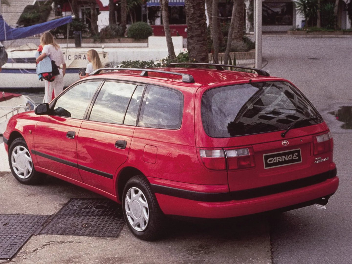 Toyota_Carina_E_1_generation__Estate_5-door__2.jpg