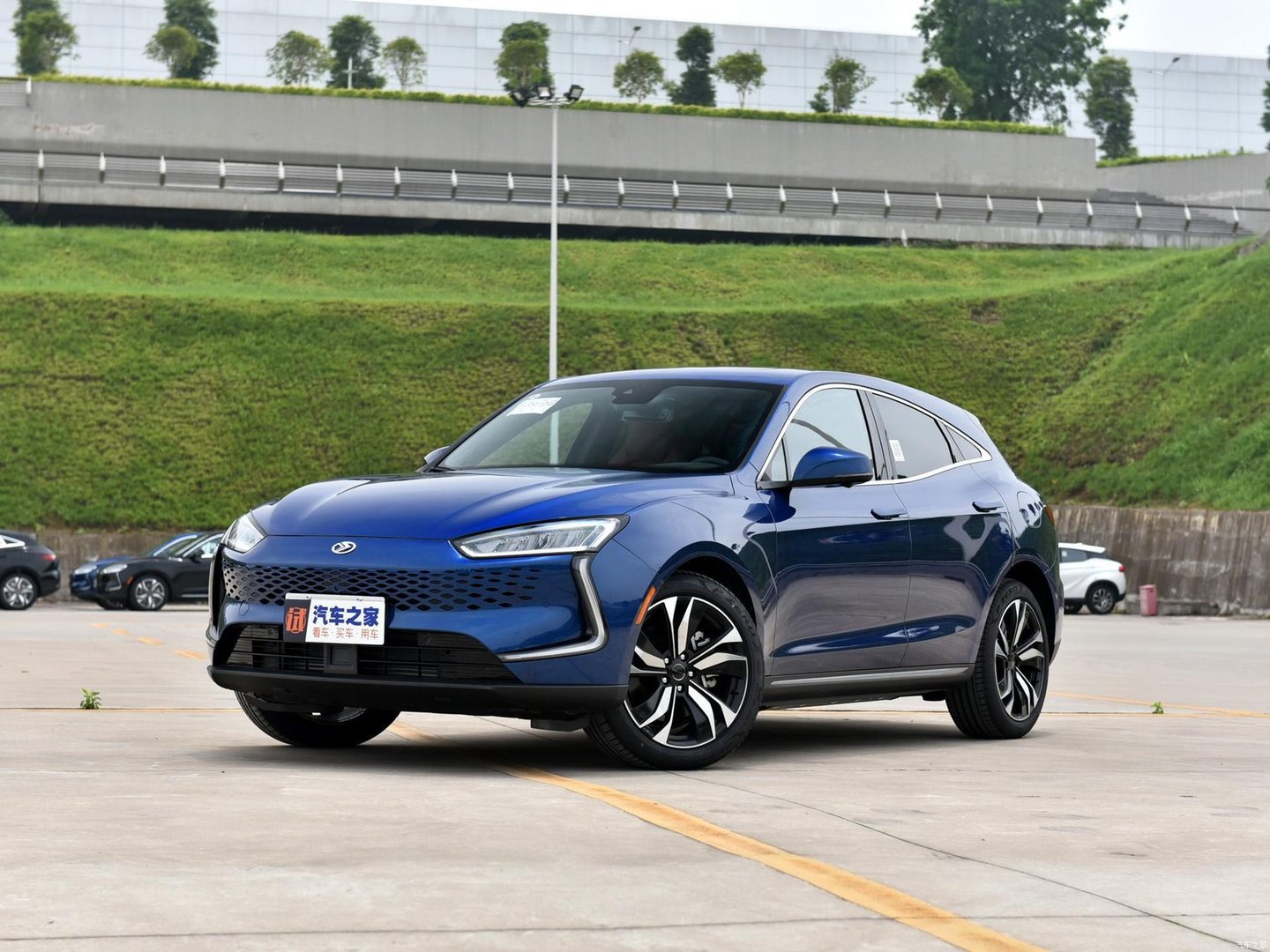seres_5_1_generation__SUV_5-doors__39.jpg