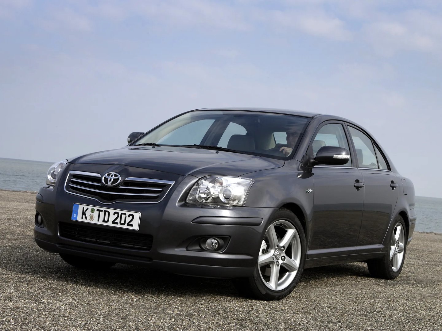 Toyota_Avensis_2_generation_restyling__Sedan__2.jpg