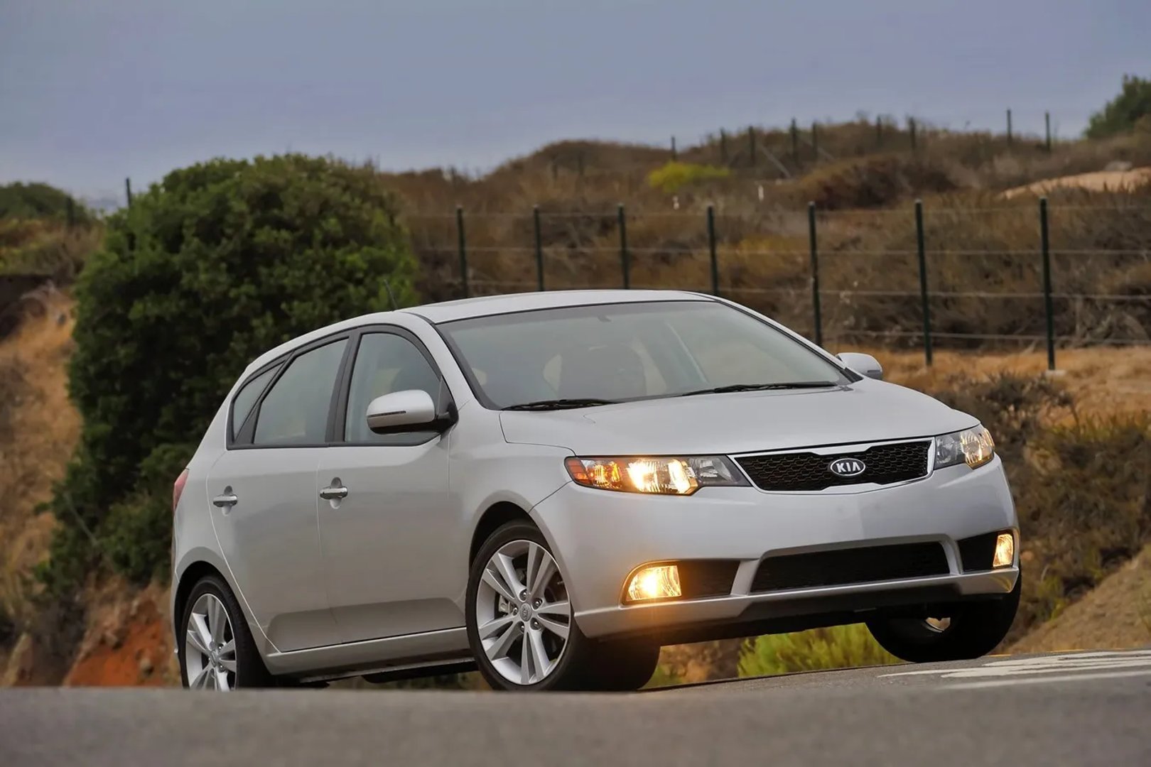 Kia_Forte_1_generation__Hatchback_5-door__4.jpg