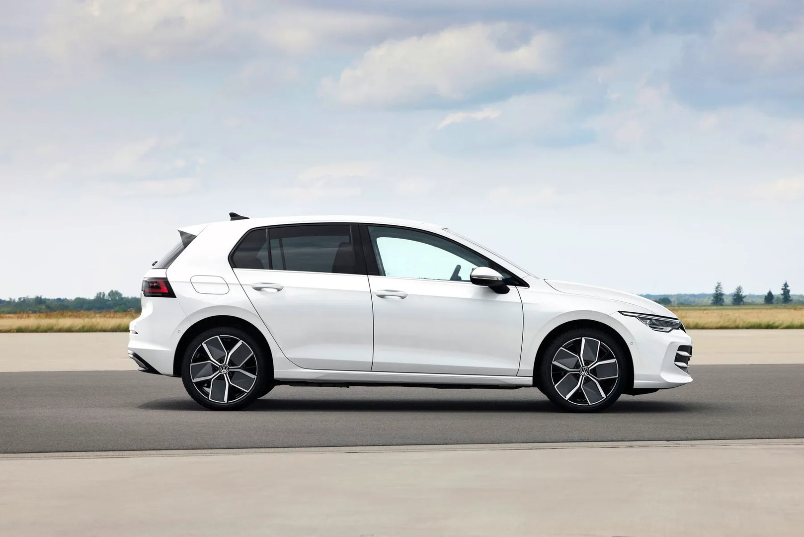 Volkswagen_Golf_8_generation_restyling__Hatchback_5-door__12.jpg