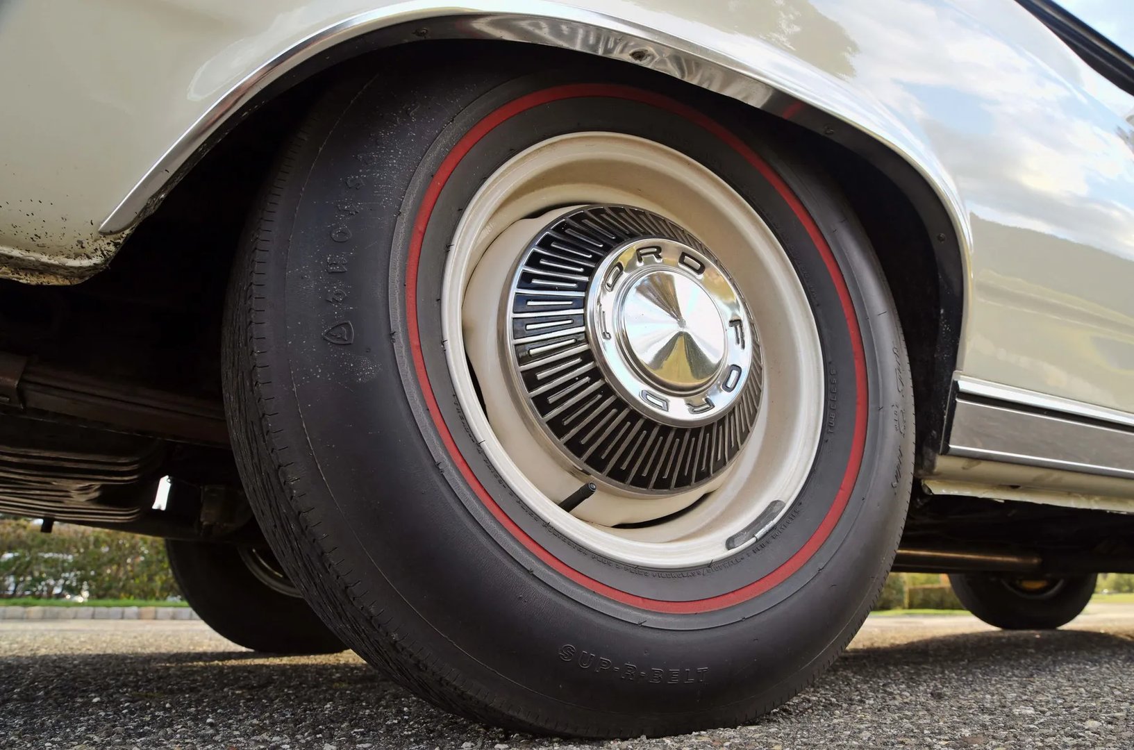 Ford_Fairlane_5_generation__Coupe_Hardtop__10.jpg