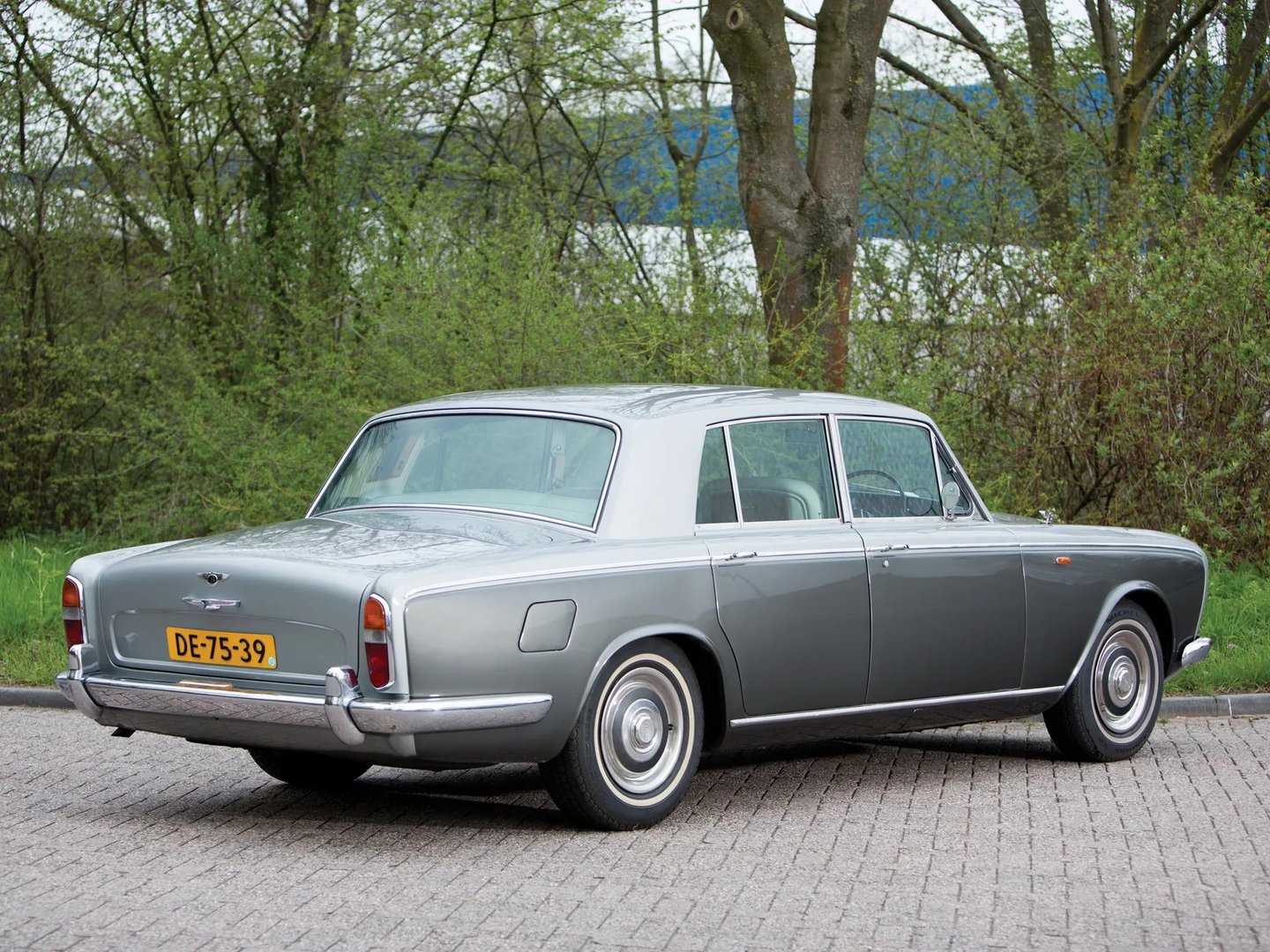 Bentley_T-Series_1_generation__Sedan__1.jpg
