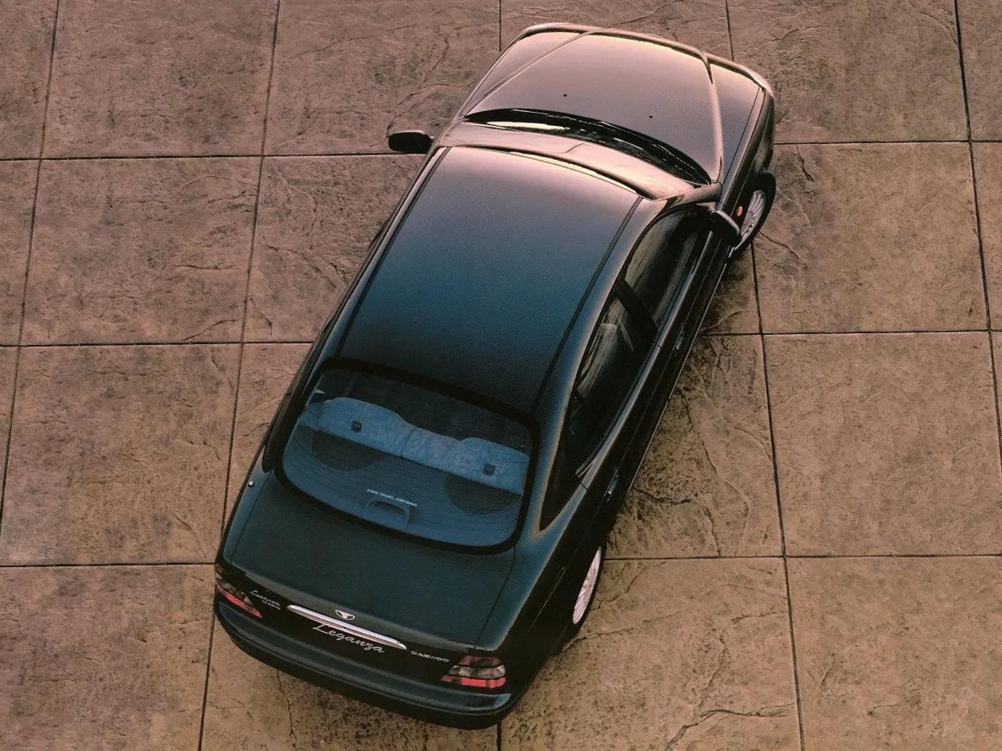 Daewoo_Leganza_1_generation__Sedan__3.jpg