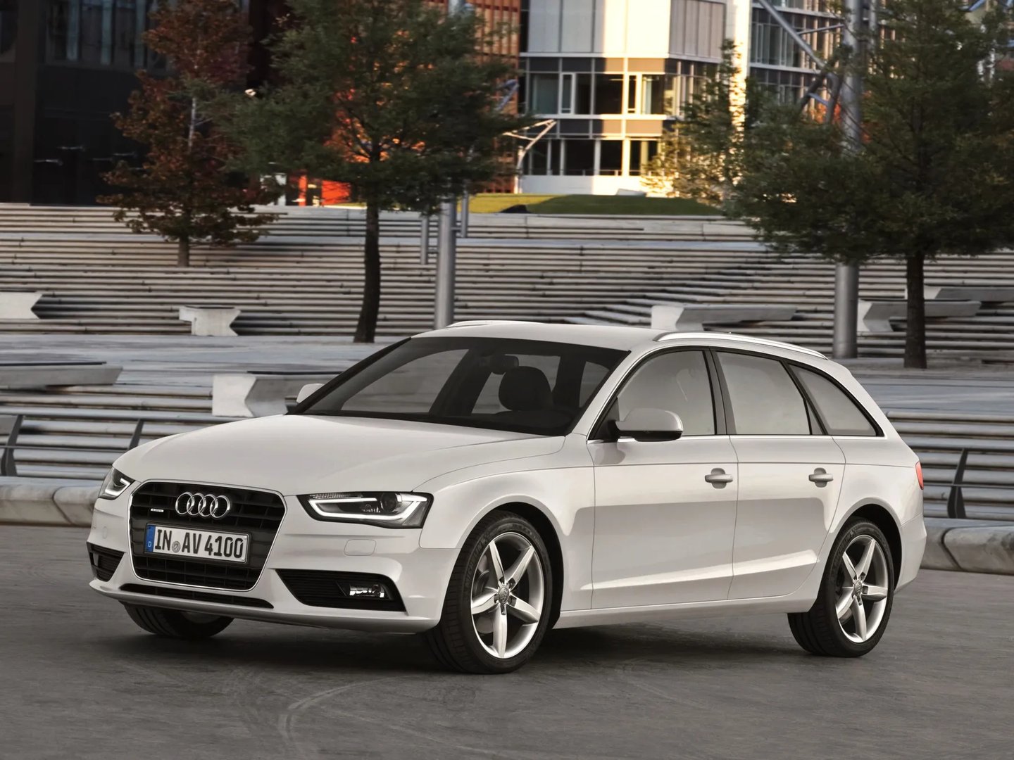 Audi_A4_4_generation_restyling__Estate_5-door__10.jpg