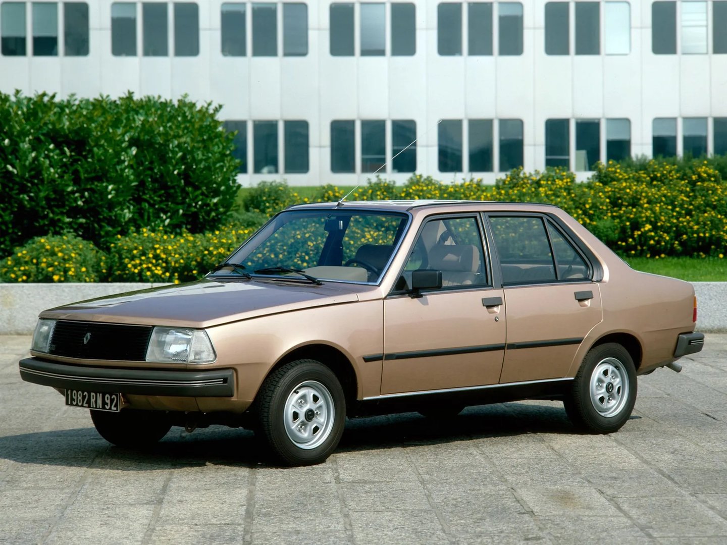 Renault_18_1_generation__Sedan__2.jpg