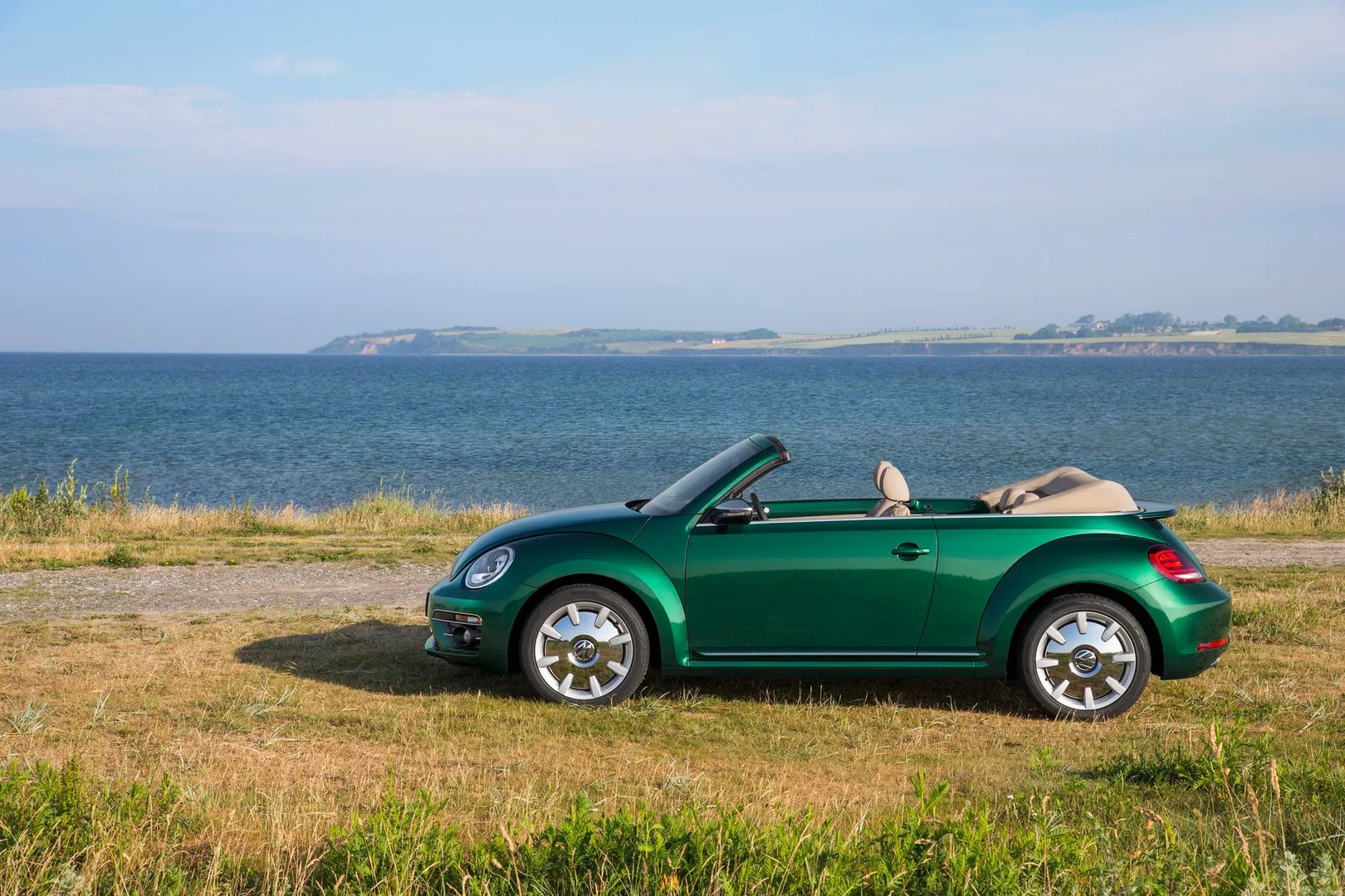 Volkswagen_Beetle_2_generation_restyling__Cabrio__9.jpg