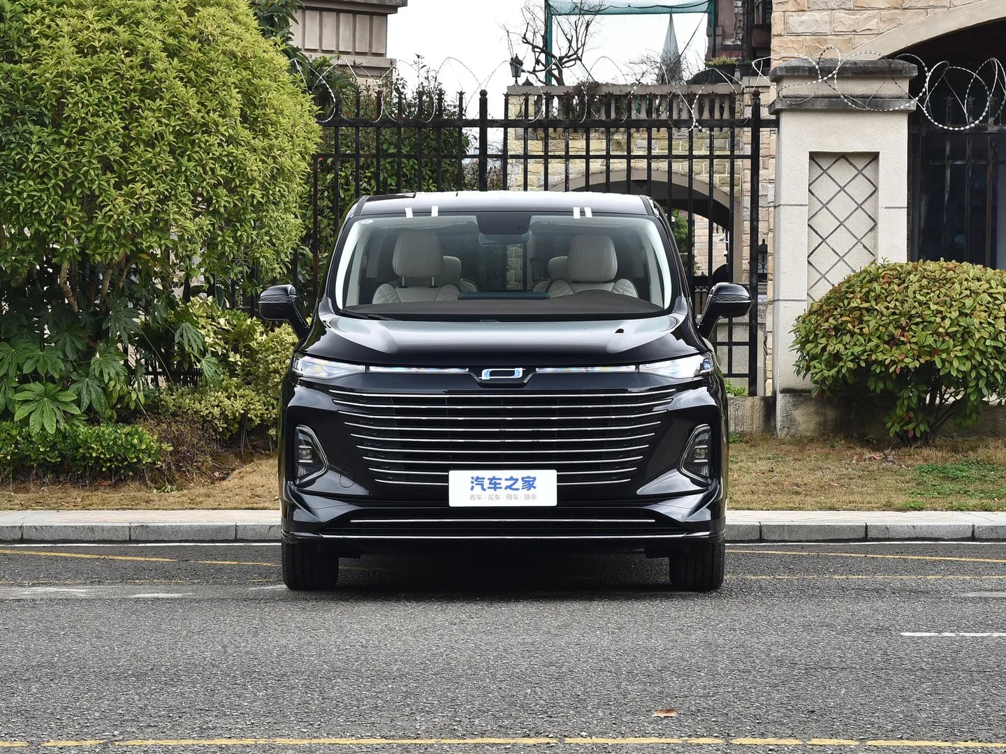 FAW_Bestune_M9_1_generation__Minivan__12.jpg